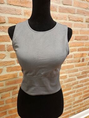 Women’s Gray Sleeveless Crop Tank Top